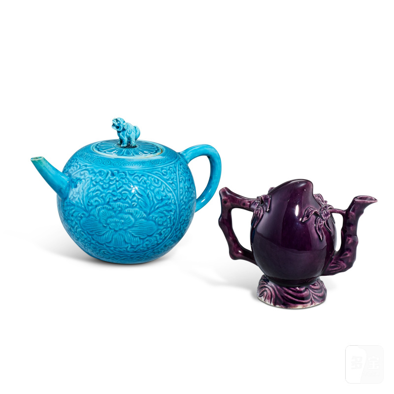 Two monochrome-glazed ewers, Qing dynasty, Kangxi period | 清康熙 單色釉壺兩件 - 图2